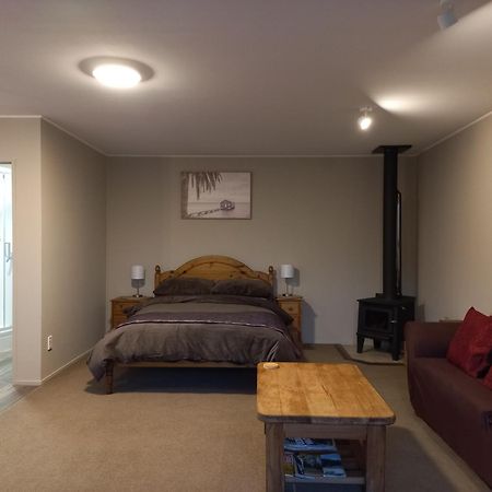 One Bedroom Country Cottage モトゥイーカ エクステリア 写真