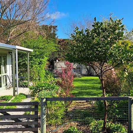 One Bedroom Country Cottage モトゥイーカ エクステリア 写真