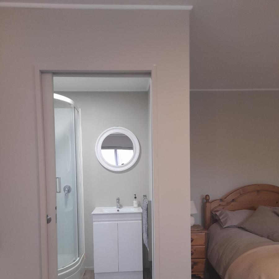 One Bedroom Country Cottage モトゥイーカ エクステリア 写真