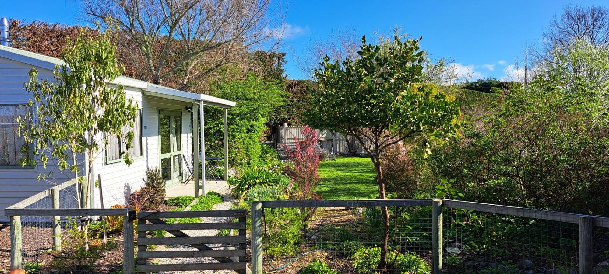 One Bedroom Country Cottage モトゥイーカ エクステリア 写真